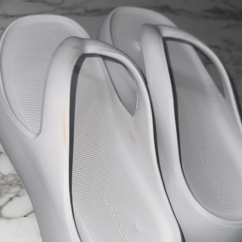 Low Classic Stylish White Sandals for Women Size 7